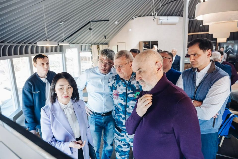 Алексей Цыденов: Провели у среду выездное совещание с инвесторами ОЭЗ "Байкальская Гавань" – компанией "Космос Отель Байкал" и основателем АФК «Система» Владимиром Петровичем Евтушенковым Алексей Цыденов: Провели у среду выездное совещание с инвесторами ОЭЗ "Байкальская Гавань" – компанией "Космос Отель Байкал" и основателем АФК «Система» Владимиром Петровичем Евтушенковым