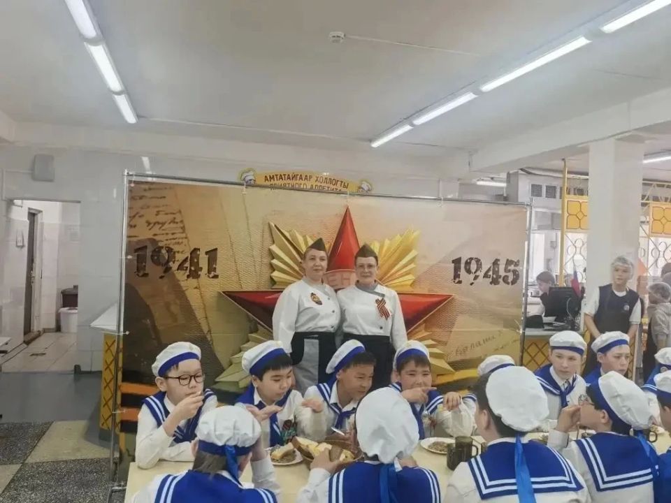 Школьники Улан-Удэ попробовали блюдо с историей Школьники Улан-Удэ попробовали блюдо с историей