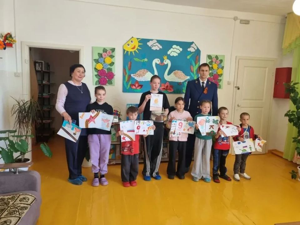 Прокуратура Джидинского района провела творческий конкурс рисунков среди воспитанников Центра социальной помощи семье и детям «Баяр», посвященный празднованию 81-годовщины Победы в Великой Отечественной войне