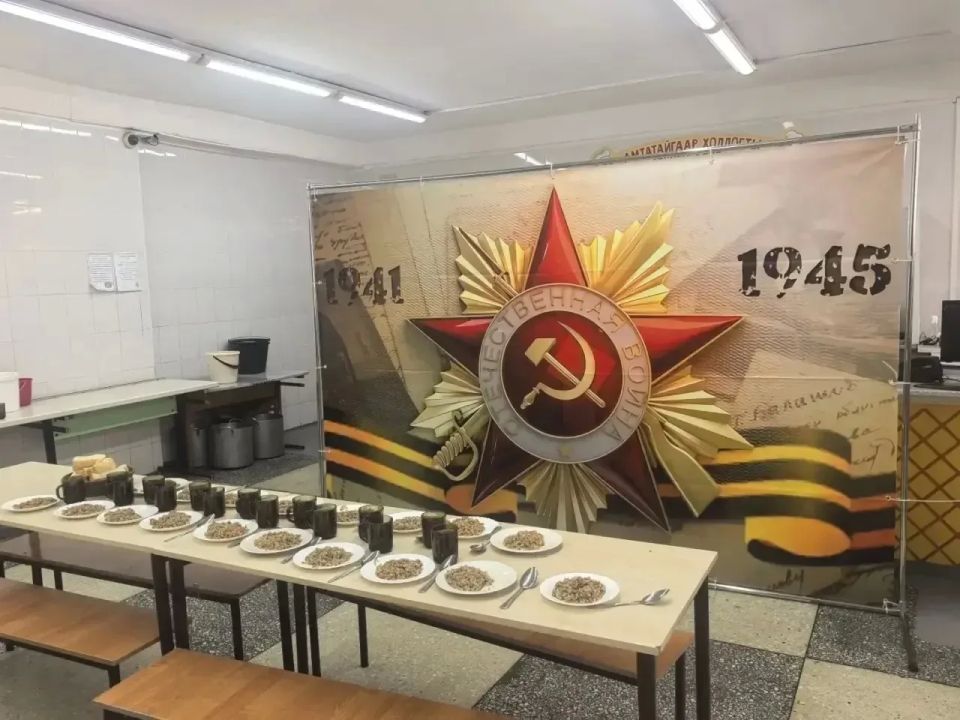 Школьники Улан-Удэ попробовали блюдо с историей Школьники Улан-Удэ попробовали блюдо с историей