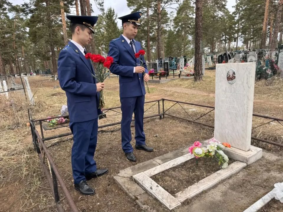 Работники прокуратуры Советского района г. Улан-Удэ почтили память ветеранов органов прокуратуры – участников Великой Отечественной войны