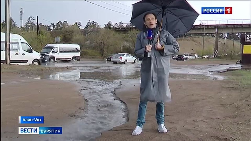 Непогода накрыла Бурятию. Сегодня во второй половине дня обрушились дождь с грозой, а в нескольких районах республики выпал град