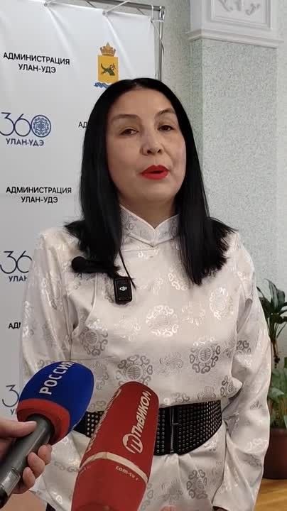 Председатель Улан-Удэнского горсовета депутатов наградил победителей конкурса ко Дню Победы