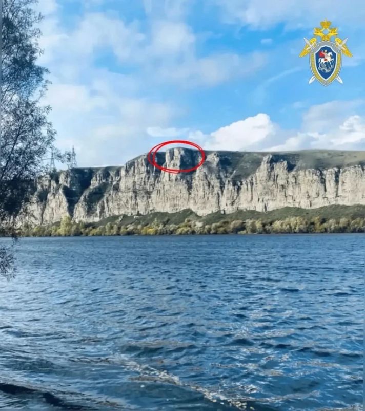 Девушка погибла после падения со скалы в Иркутской области Девушка погибла после падения со скалы в Иркутской области