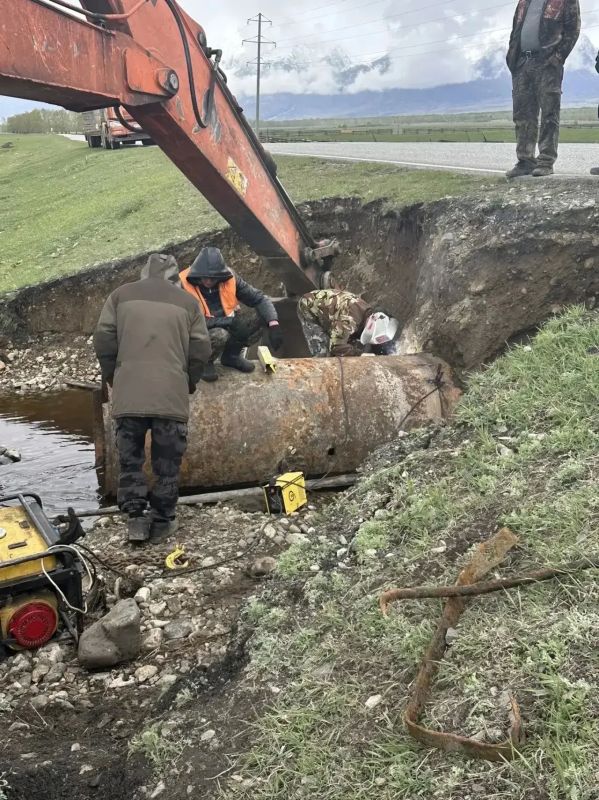 В Тункинском районе устраняют подмыв дороги Зактуй – Аршан В Тункинском районе устраняют подмыв дороги Зактуй – Аршан