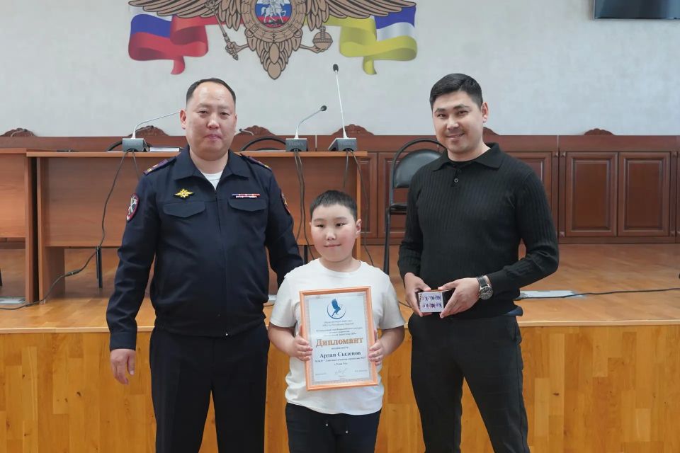 В Улан-Удэ наградили победителей конкурса «Полицейский Дядя Стёпа - 2026» В Улан-Удэ наградили победителей конкурса «Полицейский Дядя Стёпа - 2026»