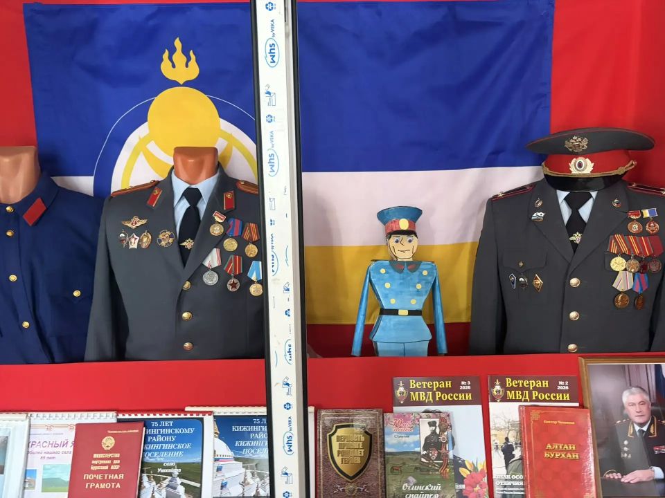 Полиция Бурятии наградила юных участников конкурса «Полицейский дядя Стёпа» Полиция Бурятии наградила юных участников конкурса «Полицейский дядя Стёпа»