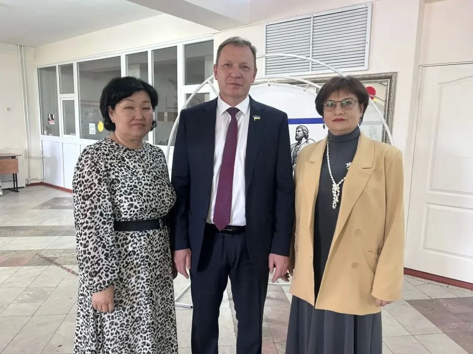 Председатель комитета по социальной политике Народного Хурала Республики Бурятия Игорь Марковец принял участие в благотворительном концерте «От доброго слова - к доброму делу» Председатель комитета по социальной политике Народного Хурала Республики Бурятия Игорь Марковец принял участие в благотворительном концерте «От доброго слова - к доброму делу»