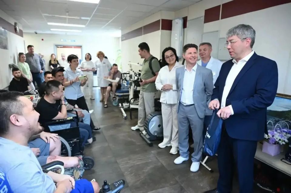 Алексей Цыденов встретился с участниками СВО из Бурятии в госпитале Санкт-Петербурга Алексей Цыденов встретился с участниками СВО из Бурятии в госпитале Санкт-Петербурга