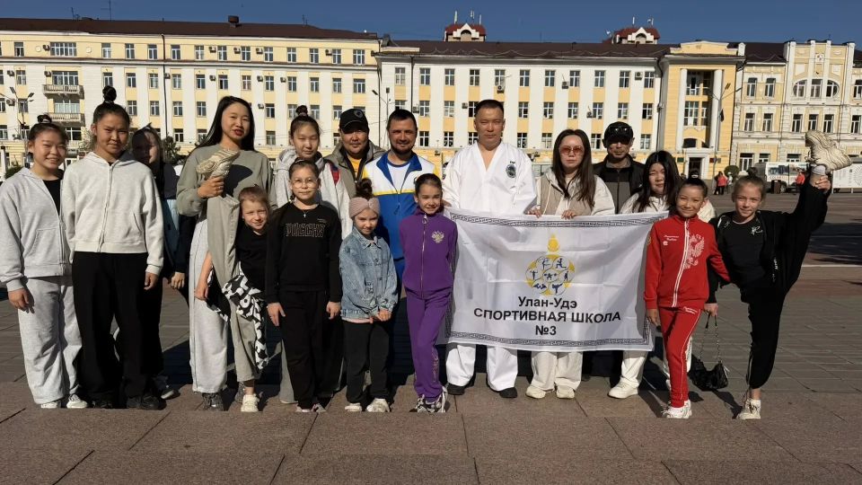 Доброе утро, Бурятия. Шестой день летних зарядок прошёл под руководством заслуженного тренера РБ и директора школы Доброе утро, Бурятия. Шестой день летних зарядок прошёл под руководством заслуженного тренера РБ и директора школы