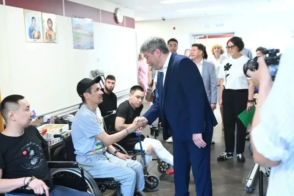 Алексей Цыденов встретился с участниками СВО из Бурятии в госпитале Санкт-Петербурга Алексей Цыденов встретился с участниками СВО из Бурятии в госпитале Санкт-Петербурга