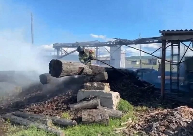 Восемь пожаров потушили за сутки в Бурятии
