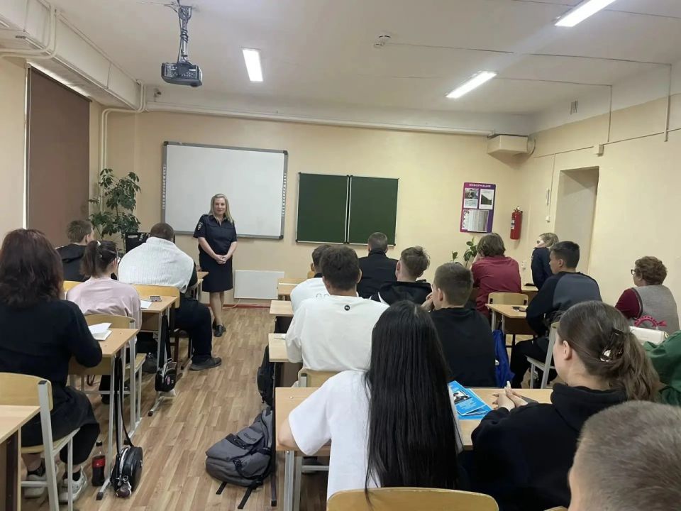 Сотрудники полиции провели для студентов акцию «Один день с полицией России»