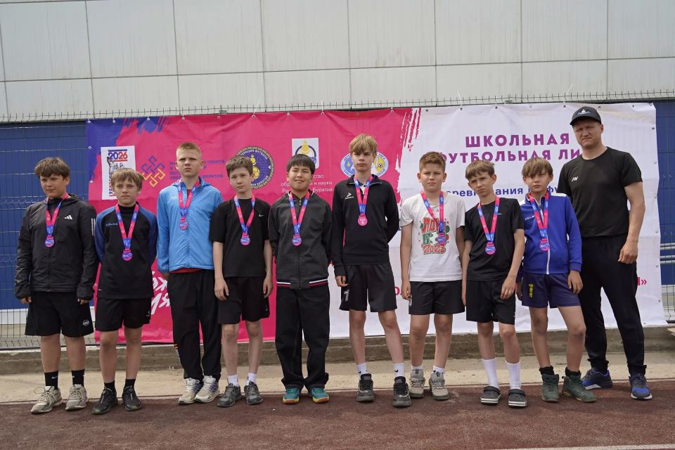 Школьники Бурятии разыграли путёвки в финал «Кожаного мяча» Школьники Бурятии разыграли путёвки в финал «Кожаного мяча»