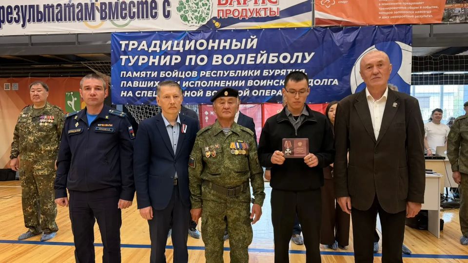 В День 360-летия Улан-Удэ открыли традиционный турнир по волейболу памяти воинов Республики Бурятия, павших при исполнении воинского долга в ходе специальной военной операции В День 360-летия Улан-Удэ открыли традиционный турнир по волейболу памяти воинов Республики Бурятия, павших при исполнении воинского долга в ходе специальной военной операции