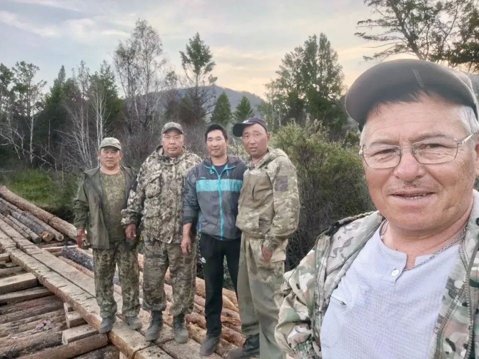 Лесники Баргузинского района и неравнодушные жители восстановили мост Лесники Баргузинского района и неравнодушные жители восстановили мост