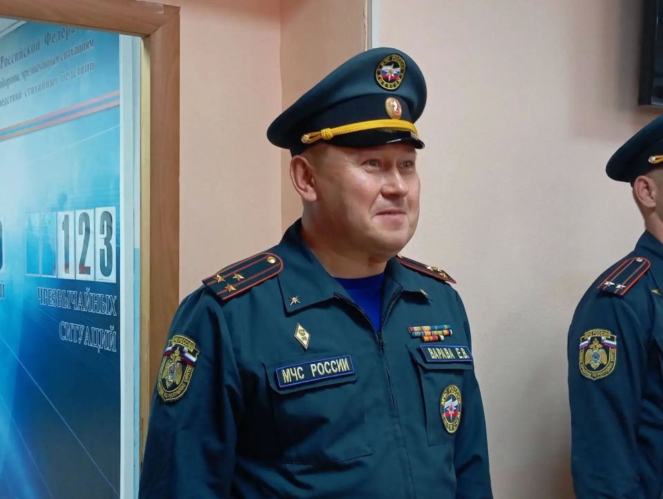 Они дали торжественную Клятву служить Отечеству, народу и добросовестно исполнять свои служебные обязанности Они дали торжественную Клятву служить Отечеству, народу и добросовестно исполнять свои служебные обязанности