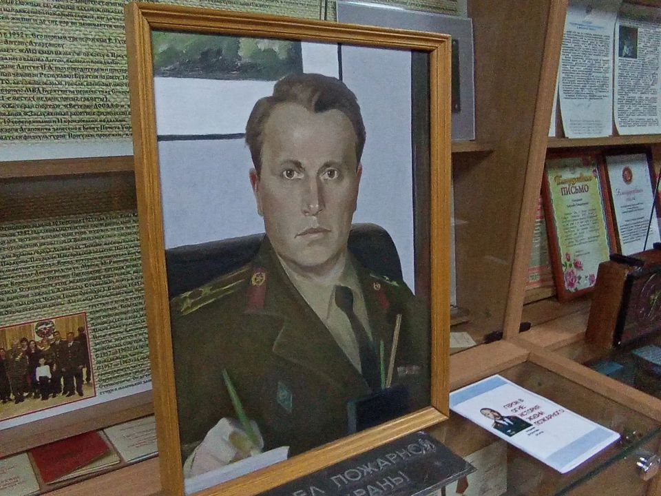 Они дали торжественную Клятву служить Отечеству, народу и добросовестно исполнять свои служебные обязанности Они дали торжественную Клятву служить Отечеству, народу и добросовестно исполнять свои служебные обязанности