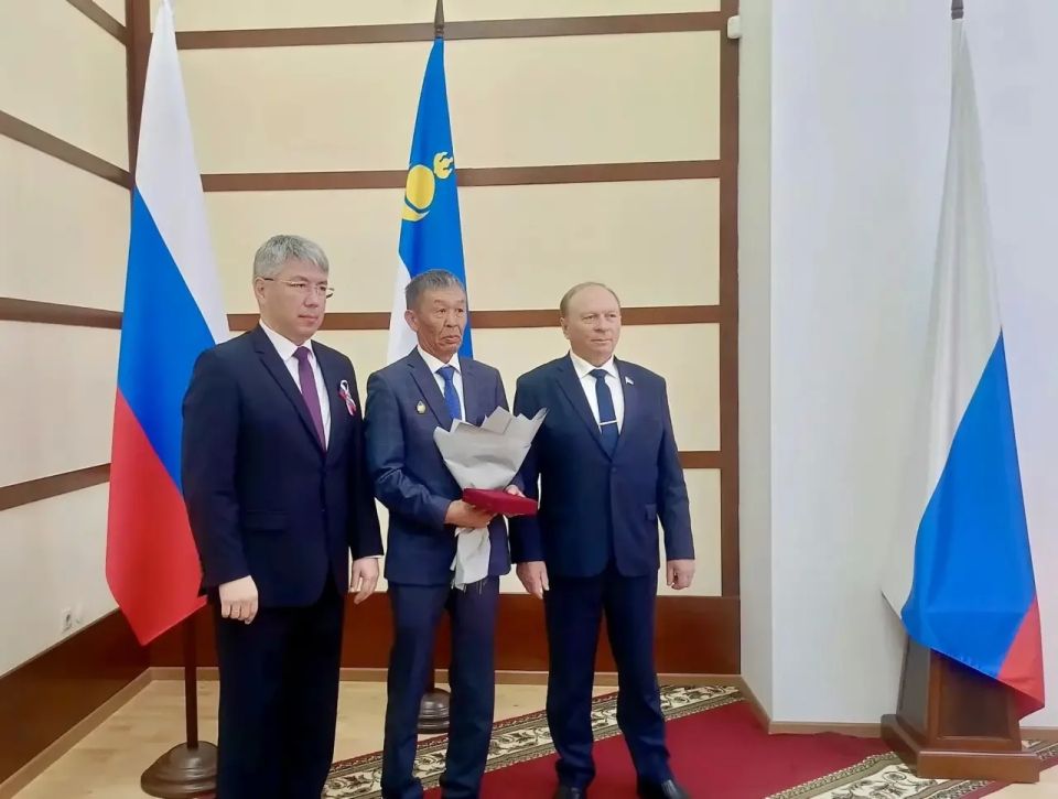 Баясхалан Эрдынеев удостоен почетного звания Республики Бурятия Баясхалан Эрдынеев удостоен почетного звания Республики Бурятия