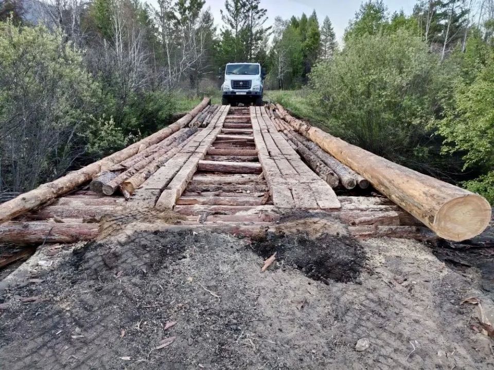 Лесники Баргузинского района и неравнодушные жители восстановили мост Лесники Баргузинского района и неравнодушные жители восстановили мост