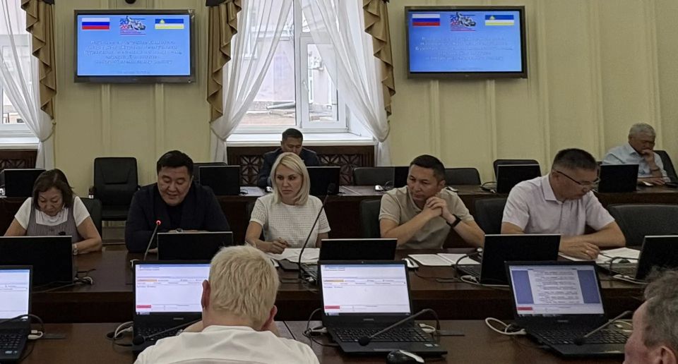 В Народном Хурале Бурятии в рамках проведения оценки регулирующего воздействия под председательством Семена Матхеева прошло публичное обсуждение изменений в закон о правовом регулировании производства и оборота этилового... В Народном Хурале Бурятии в рамках проведения оценки регулирующего воздействия под председательством Семена Матхеева прошло публичное обсуждение изменений в закон о правовом регулировании производства и оборота этилового...