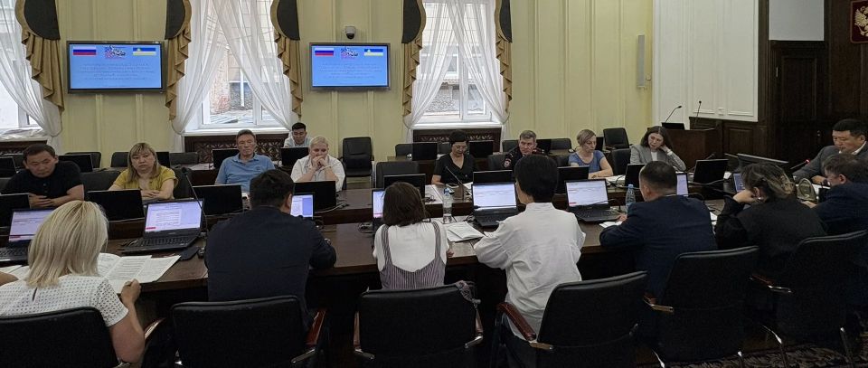 В Народном Хурале Бурятии в рамках проведения оценки регулирующего воздействия под председательством Семена Матхеева прошло публичное обсуждение изменений в закон о правовом регулировании производства и оборота этилового... В Народном Хурале Бурятии в рамках проведения оценки регулирующего воздействия под председательством Семена Матхеева прошло публичное обсуждение изменений в закон о правовом регулировании производства и оборота этилового...