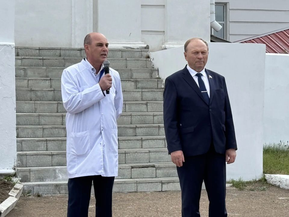 Председатель Народного Хурала Владимир Павлов поздравил сегодня медицинских работников РКБ им. Семашко с профессиональным праздником Председатель Народного Хурала Владимир Павлов поздравил сегодня медицинских работников РКБ им. Семашко с профессиональным праздником