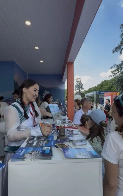 Бурятия представила туристический потенциал на форуме «Путешествуй!» в Москве Бурятия представила туристический потенциал на форуме «Путешествуй!» в Москве