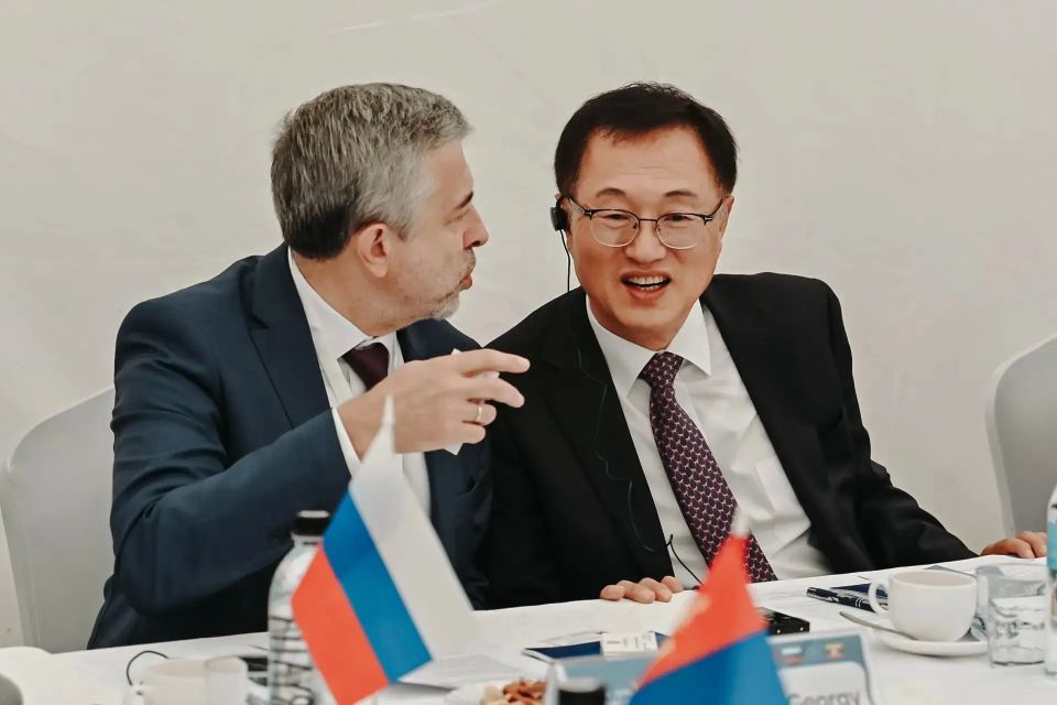 Алексей Цыденов: Добрый день, земляки!. Принимаем в Бурятии заседание Ассоциации региональных администраций стран Северо-Восточной Азии (АРАССВА) Алексей Цыденов: Добрый день, земляки!. Принимаем в Бурятии заседание Ассоциации региональных администраций стран Северо-Восточной Азии (АРАССВА)