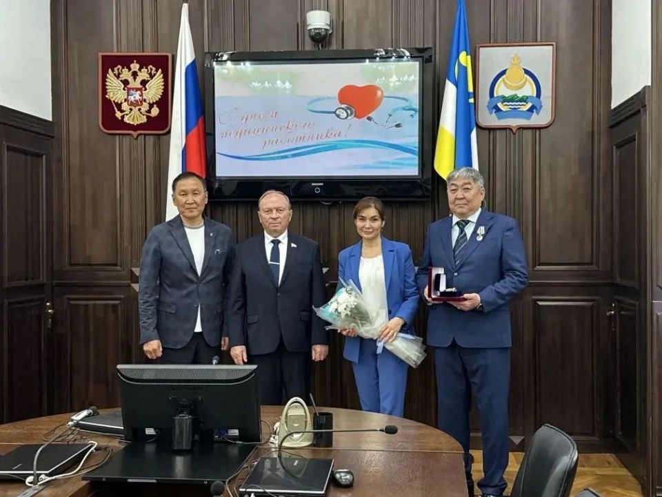 В региональном парламенте состоялась торжественная церемония вручения государственной награды