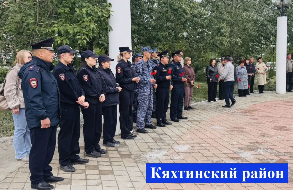 Свеча памяти: Полицейские Бурятии и Общественный совет почтили память героев Свеча памяти: Полицейские Бурятии и Общественный совет почтили память героев