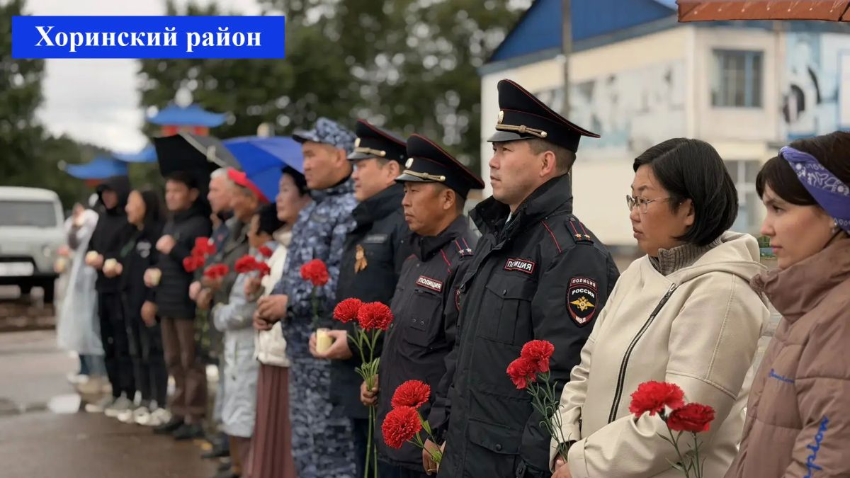 Свеча памяти: Полицейские Бурятии и Общественный совет почтили память героев Свеча памяти: Полицейские Бурятии и Общественный совет почтили память героев