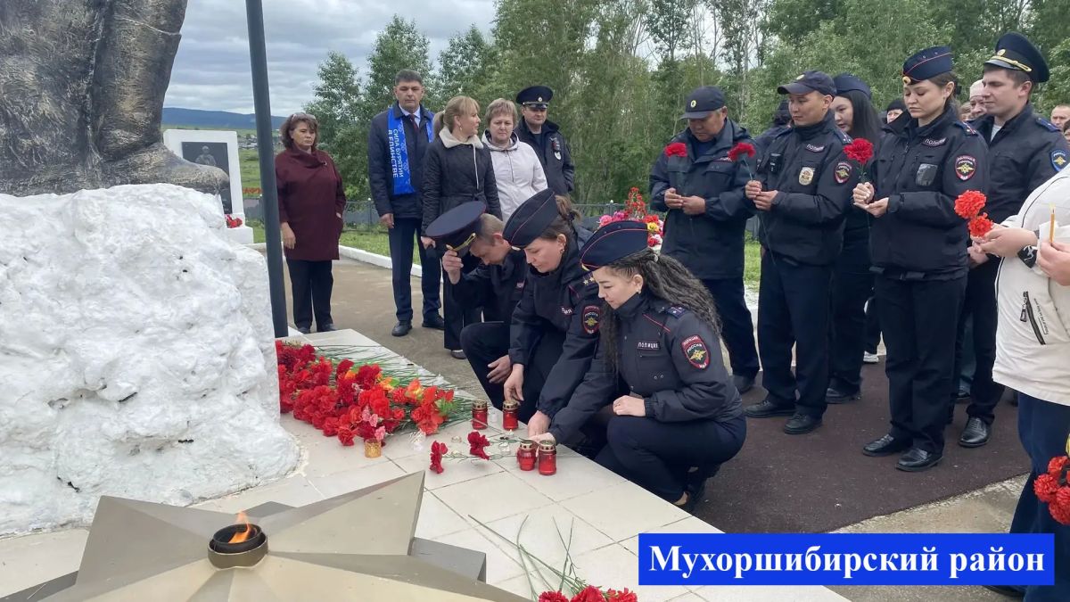 Свеча памяти: Полицейские Бурятии и Общественный совет почтили память героев Свеча памяти: Полицейские Бурятии и Общественный совет почтили память героев