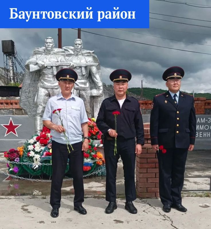 Полицейские Бурятии зажгли "Свечу памяти" в День скорби Полицейские Бурятии зажгли "Свечу памяти" в День скорби