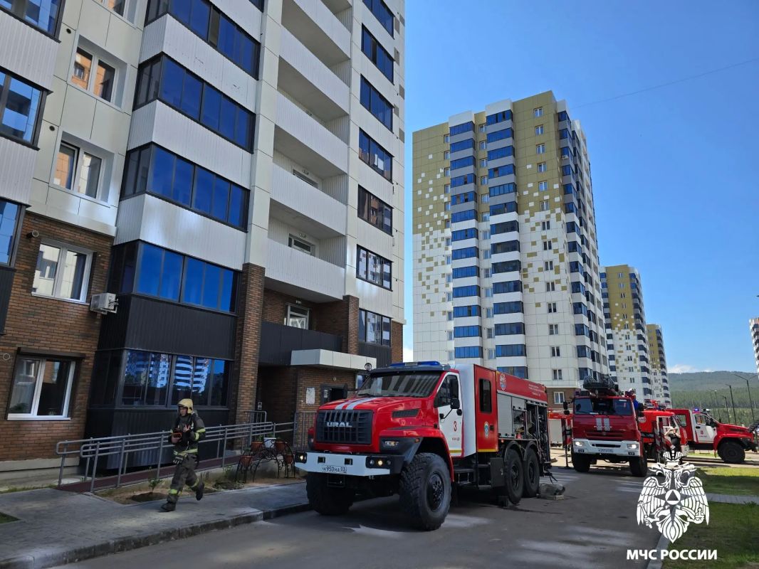 В Улан-Удэ огнеборцы отработали ликвидацию пожара в высотке В Улан-Удэ огнеборцы отработали ликвидацию пожара в высотке