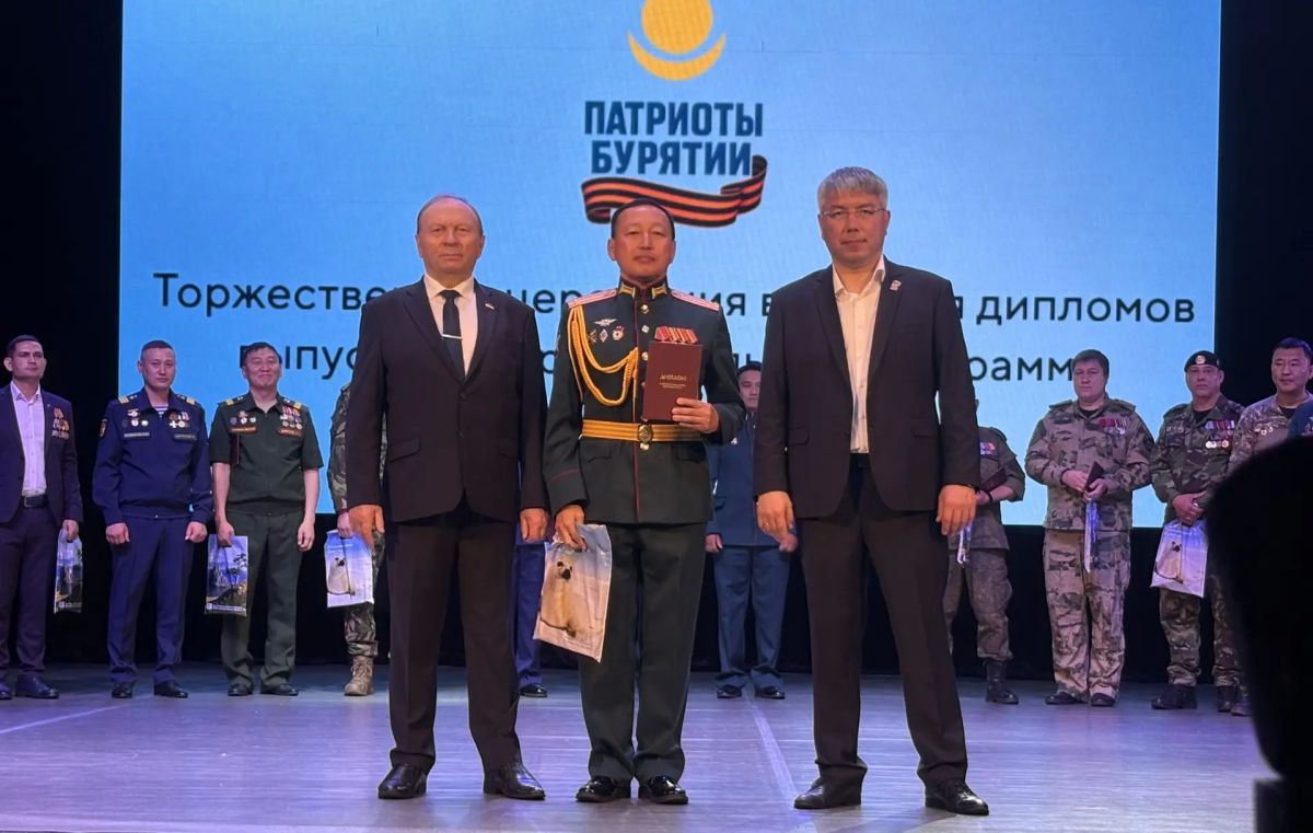 В продолжение торжественных мероприятий, посвященных Дню ветеранов боевых действий, состоялась церемония вручения дипломов участникам региональной программы для ветеранов СВО «Патриоты Бурятии» в культурно-досуговом центре... В продолжение торжественных мероприятий, посвященных Дню ветеранов боевых действий, состоялась церемония вручения дипломов участникам региональной программы для ветеранов СВО «Патриоты Бурятии» в культурно-досуговом центре...
