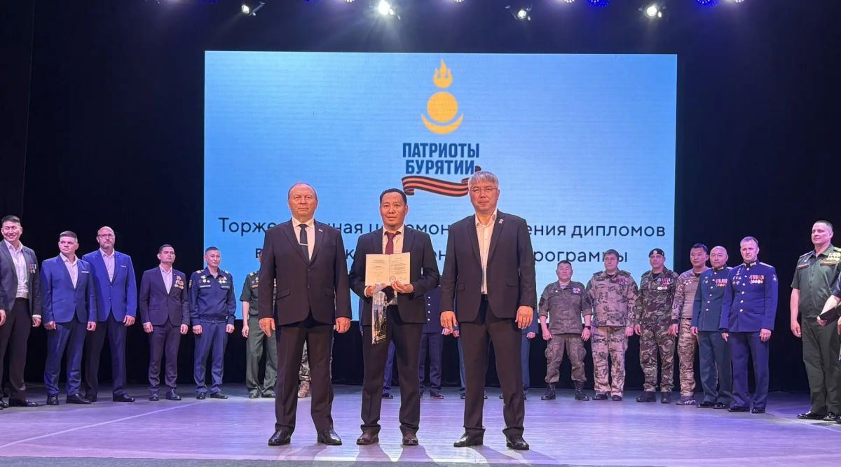 В продолжение торжественных мероприятий, посвященных Дню ветеранов боевых действий, состоялась церемония вручения дипломов участникам региональной программы для ветеранов СВО «Патриоты Бурятии» в культурно-досуговом центре... В продолжение торжественных мероприятий, посвященных Дню ветеранов боевых действий, состоялась церемония вручения дипломов участникам региональной программы для ветеранов СВО «Патриоты Бурятии» в культурно-досуговом центре...