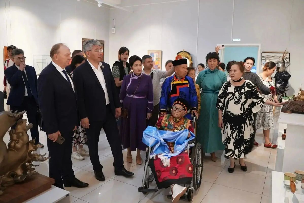 102-летняя участница боёв на Халхин-Голе приехала на «Алтаргану» в Бурятию 102-летняя участница боёв на Халхин-Голе приехала на «Алтаргану» в Бурятию