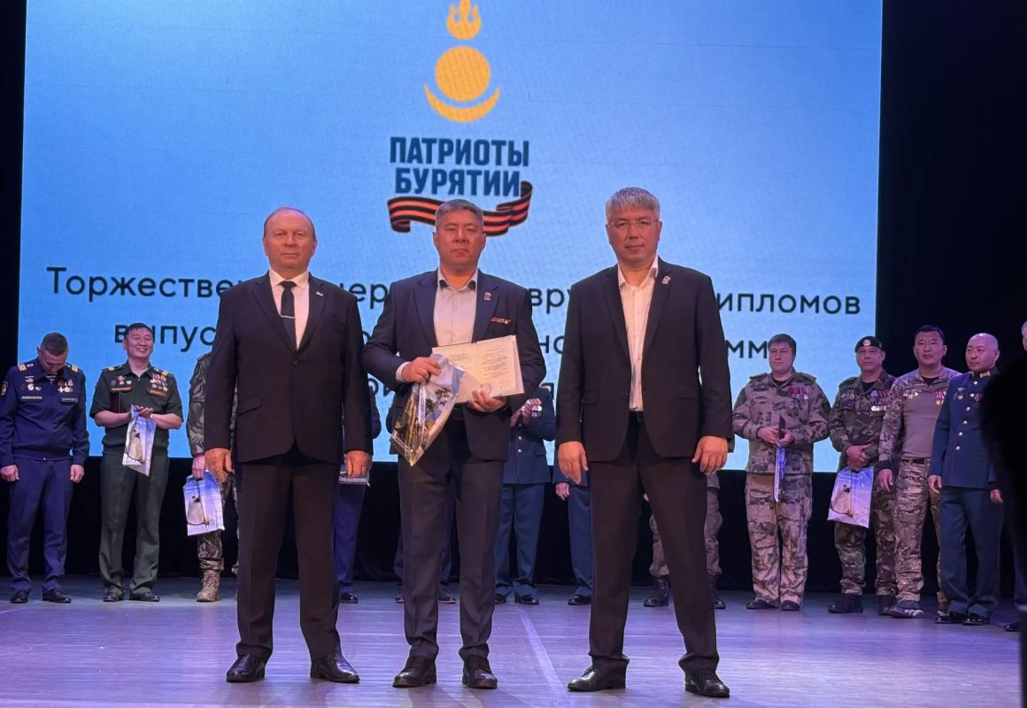 В продолжение торжественных мероприятий, посвященных Дню ветеранов боевых действий, состоялась церемония вручения дипломов участникам региональной программы для ветеранов СВО «Патриоты Бурятии» в культурно-досуговом центре... В продолжение торжественных мероприятий, посвященных Дню ветеранов боевых действий, состоялась церемония вручения дипломов участникам региональной программы для ветеранов СВО «Патриоты Бурятии» в культурно-досуговом центре...