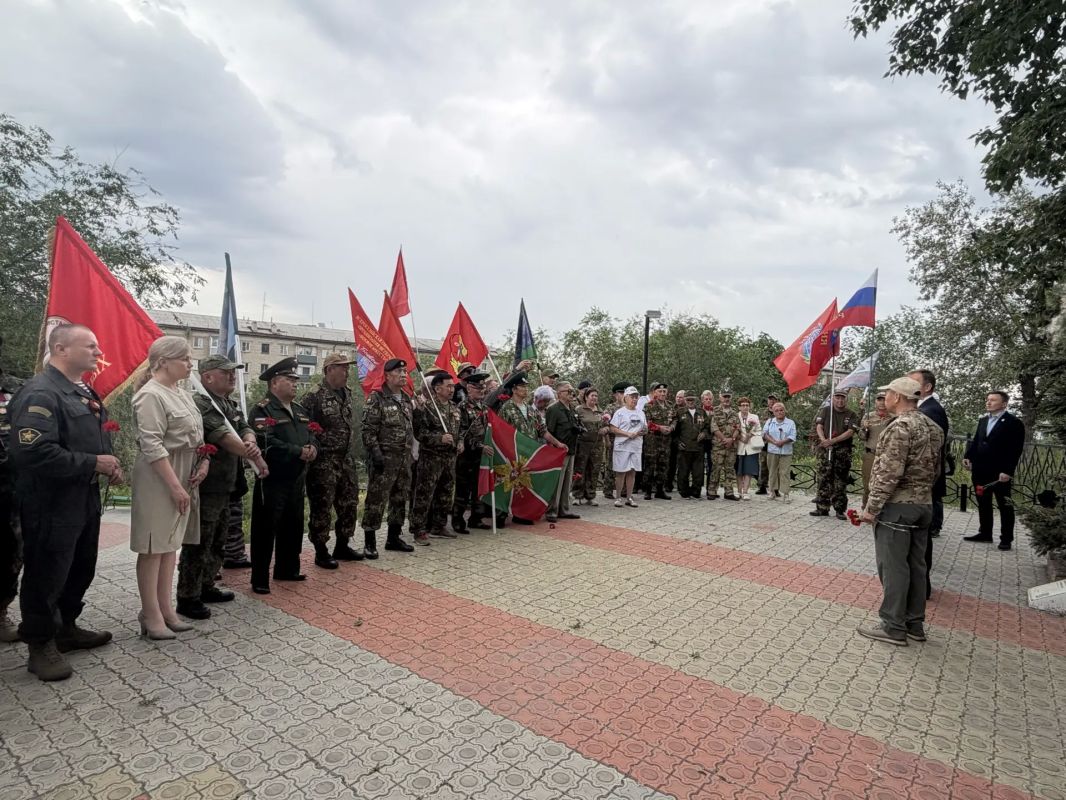Сегодня в сквере Пограничников Улан-Удэ состоялся митинг, посвящённый Дню ветеранов боевых действий Сегодня в сквере Пограничников Улан-Удэ состоялся митинг, посвящённый Дню ветеранов боевых действий