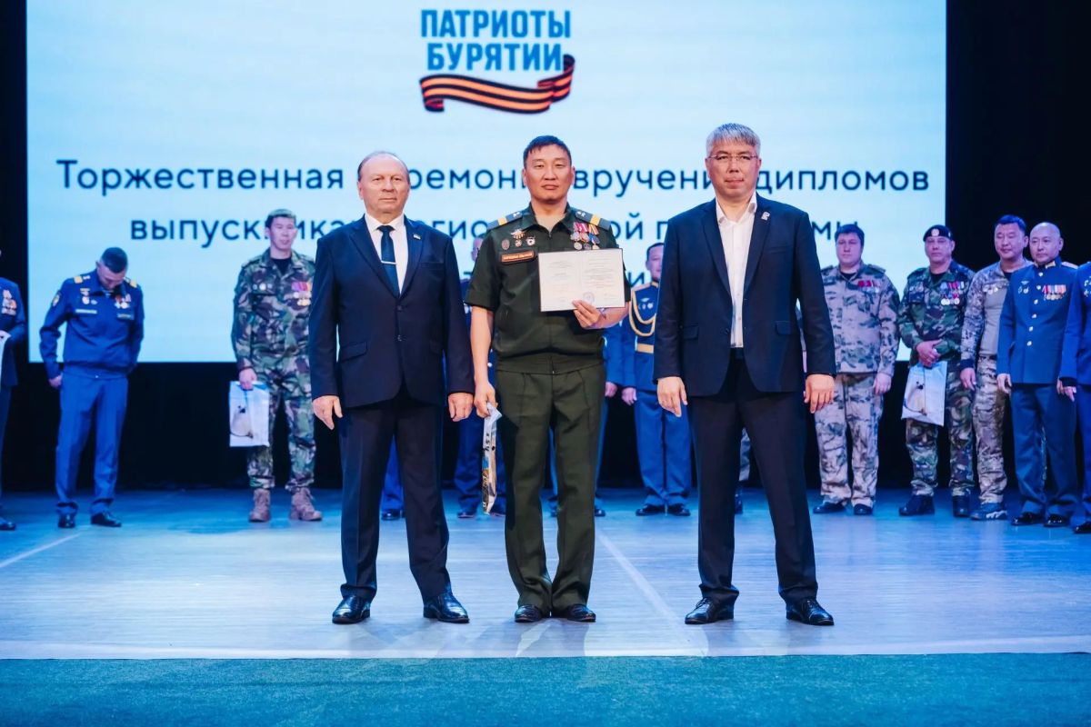 Алексей Цыденов: Еще одна торжественная встреча с выпускниками! Ветераны СВО получили дипломы после обучения по программе «Государственное и муниципальное управление» региональной программы «Патриоты Бурятии» Алексей Цыденов: Еще одна торжественная встреча с выпускниками! Ветераны СВО получили дипломы после обучения по программе «Государственное и муниципальное управление» региональной программы «Патриоты Бурятии»