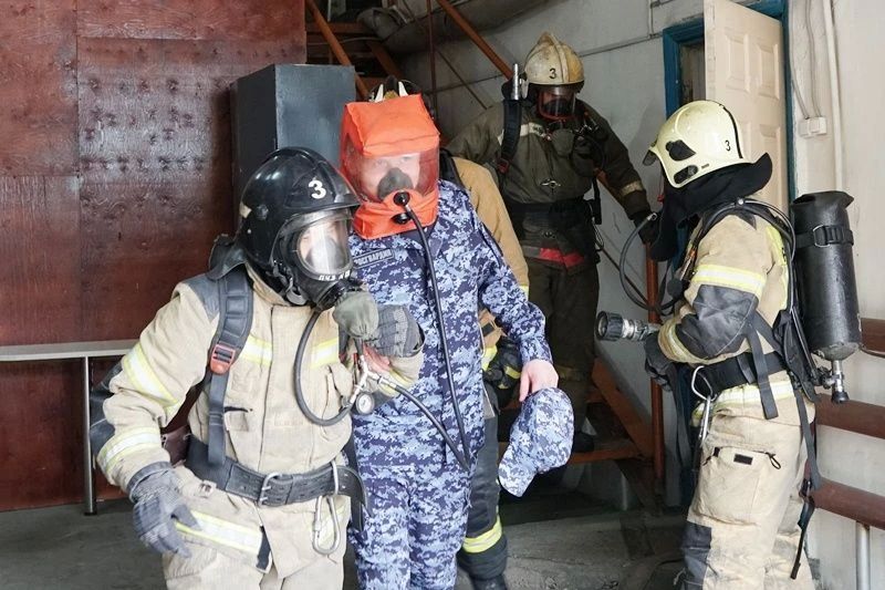 В территориальном Управлении Росгвардии по Республике Бурятия прошла совместная тренировка с подразделениями Улан-Удэнского пожарно-спасательного гарнизона В территориальном Управлении Росгвардии по Республике Бурятия прошла совместная тренировка с подразделениями Улан-Удэнского пожарно-спасательного гарнизона