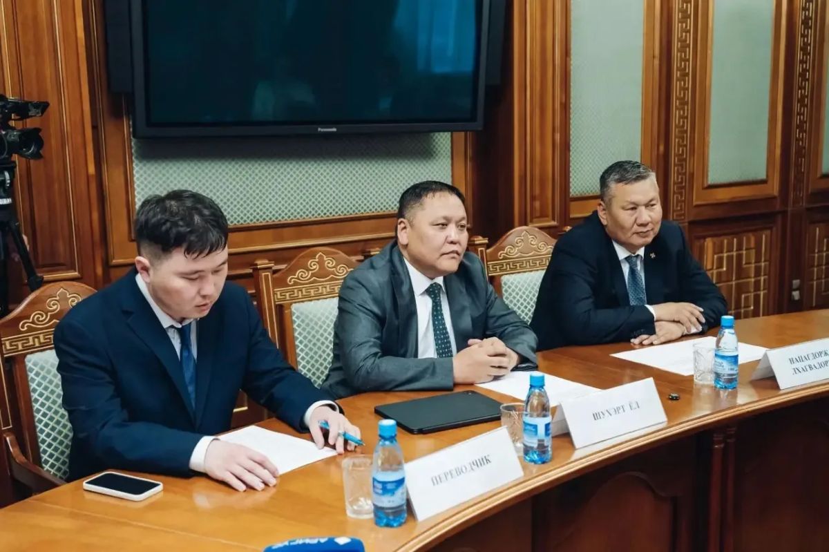 Глава Бурятии встретился с представителями Монголии Глава Бурятии встретился с представителями Монголии