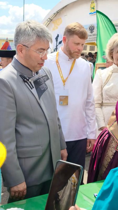 Алексей Цыденов: Добрый день, земляки!))). На площадке ФСК развернули самый нарядный юрточный городок Алексей Цыденов: Добрый день, земляки!))). На площадке ФСК развернули самый нарядный юрточный городок