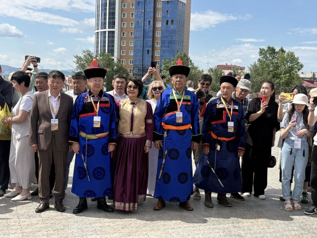 В столице Бурятии открылся юрточный городок В столице Бурятии открылся юрточный городок