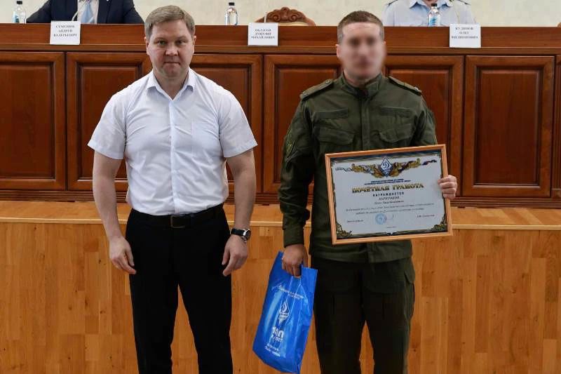 В Улан-Удэ сотруднику СОБР присвоено звание «Почетный динамовец» В Улан-Удэ сотруднику СОБР присвоено звание «Почетный динамовец»
