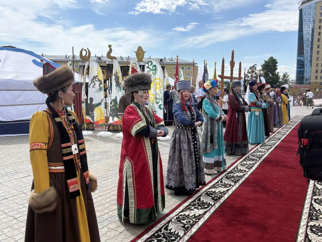 В столице Бурятии открылся юрточный городок В столице Бурятии открылся юрточный городок