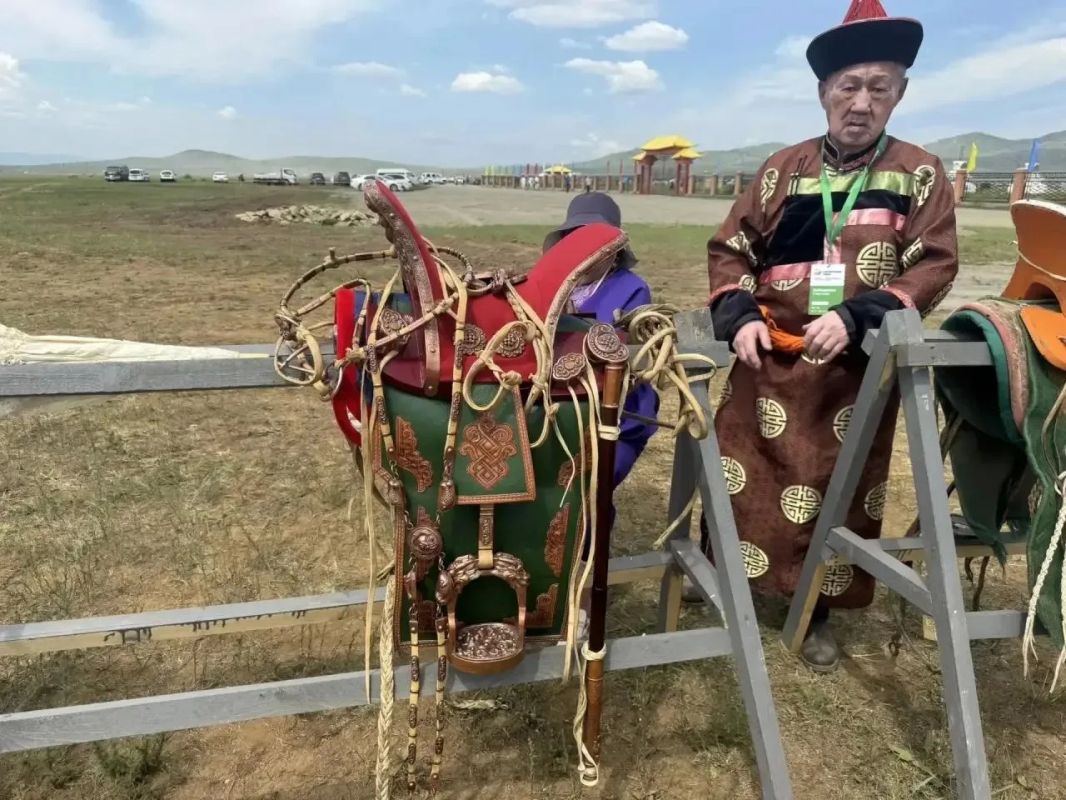 Лучшие кузнецы и шорники Бурятии собрались на «Алтаргане» Лучшие кузнецы и шорники Бурятии собрались на «Алтаргане»