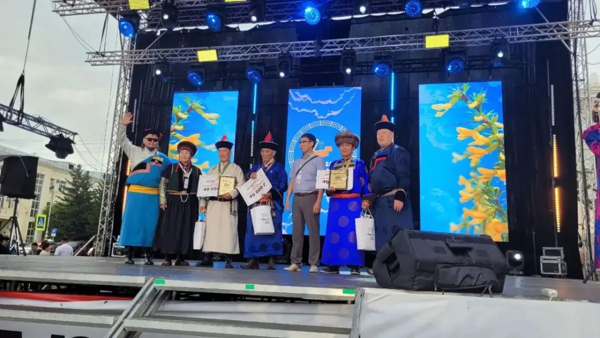 Живые хранители истории — лауреаты конкурса улигершинов и одической поэзии Живые хранители истории — лауреаты конкурса улигершинов и одической поэзии