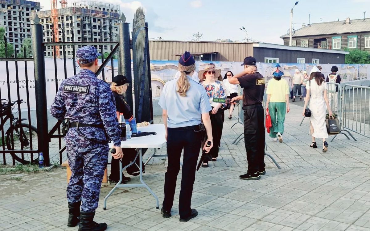 Росгвардейцы обеспечили безопасность Международного бурятского национального фестиваля «Алтаргана 2026» Росгвардейцы обеспечили безопасность Международного бурятского национального фестиваля «Алтаргана 2026»
